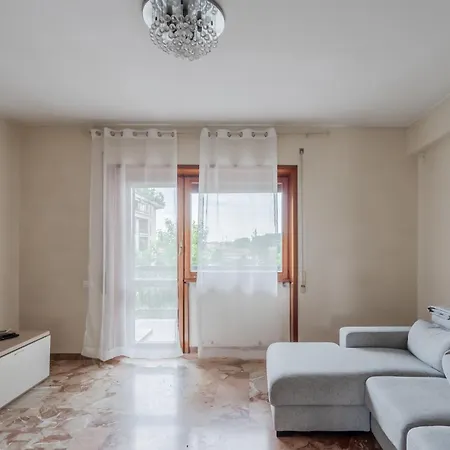 Miranda - In Mestre With Balcony! Apartment *